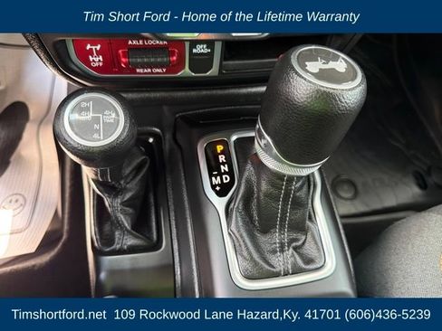 Used 2024 Jeep Wrangler Unlimited AWD/4WD image 15