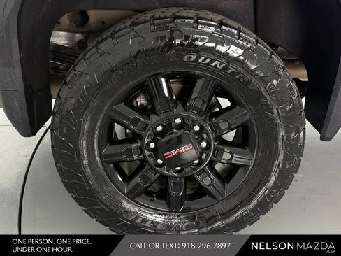 Used 2024 GMC Sierra 2500 AT4 w/ AT4 Premium Plus Package AWD/4WD image 13