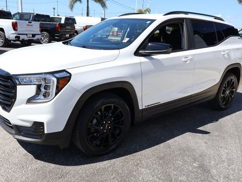 Certified 2024 GMC Terrain SLE w/ Elevation Edition image 4