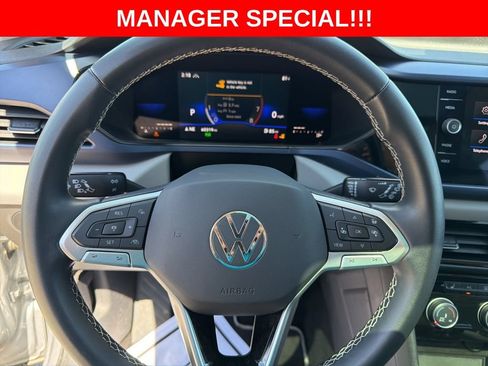 Used 2023 Volkswagen Taos SE w/ Panoramic Sunroof Package AWD/4WD image 25