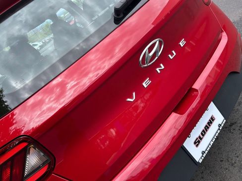Used 2023 Hyundai Venue SE FWD image 19