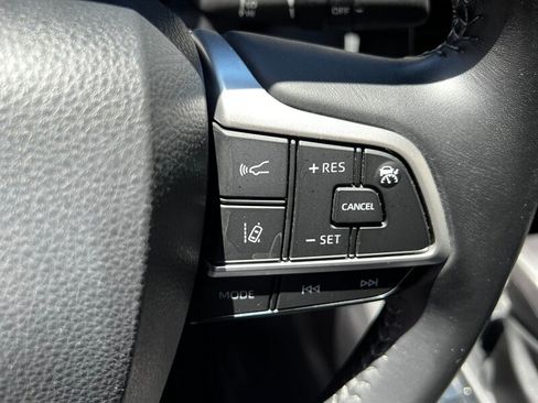 Used 2022 Toyota Highlander XLE AWD/4WD image 33