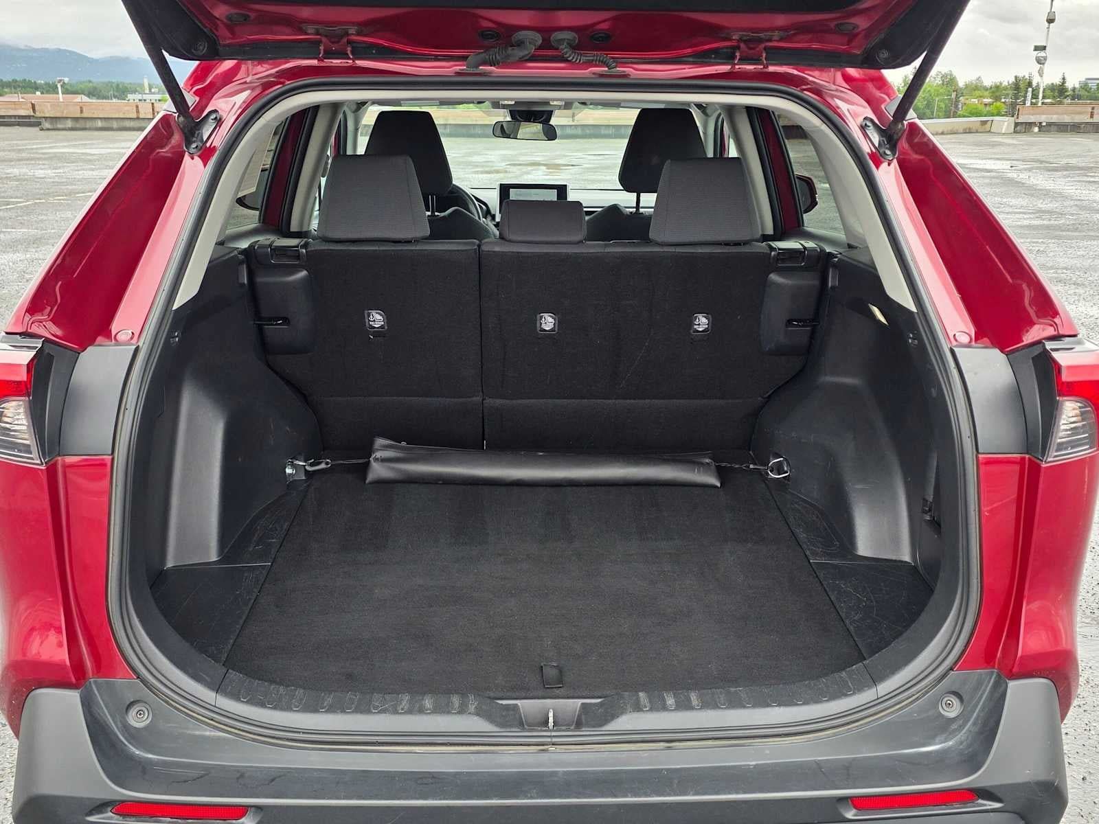 Used 2023 Toyota RAV4 XLE FWD image 13