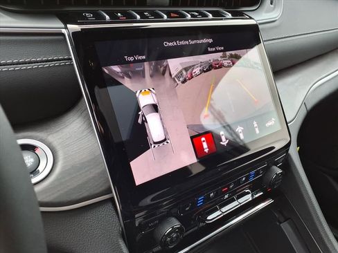 New 2025 Jeep Grand Cherokee Limited w/ Luxury Tech Group II image 15