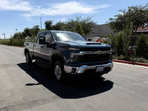 Used 2024 Chevrolet Silverado 2500 LT w/ Convenience Package AWD/4WD image 4