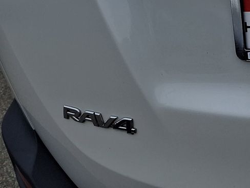 Used 2013 Toyota RAV4 Limited AWD/4WD image 33