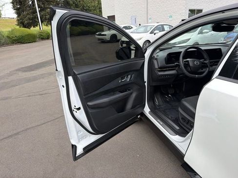 Used 2023 Nissan Ariya AWD image 9