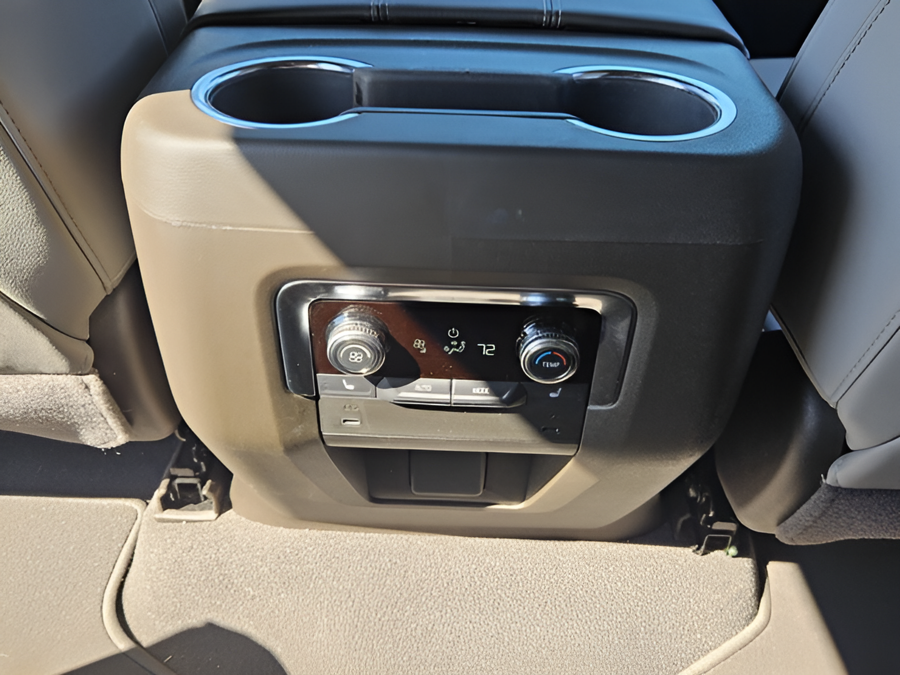 Used 2025 GMC Yukon Elevation AWD/4WD image 11
