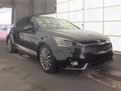 Used 2017 Kia Cadenza Premium w/ Luxury Package FWD image 4