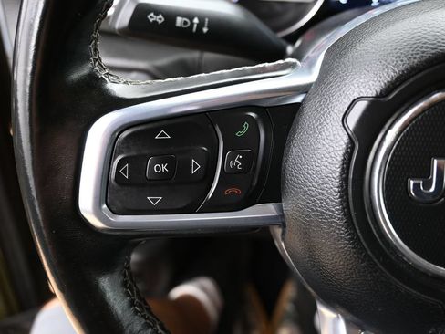 Used 2022 Jeep Wrangler Unlimited Sahara AWD/4WD image 20