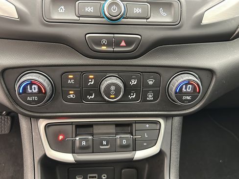 Used 2023 GMC Terrain SLE w/ Driver Convenience Package AWD/4WD image 18