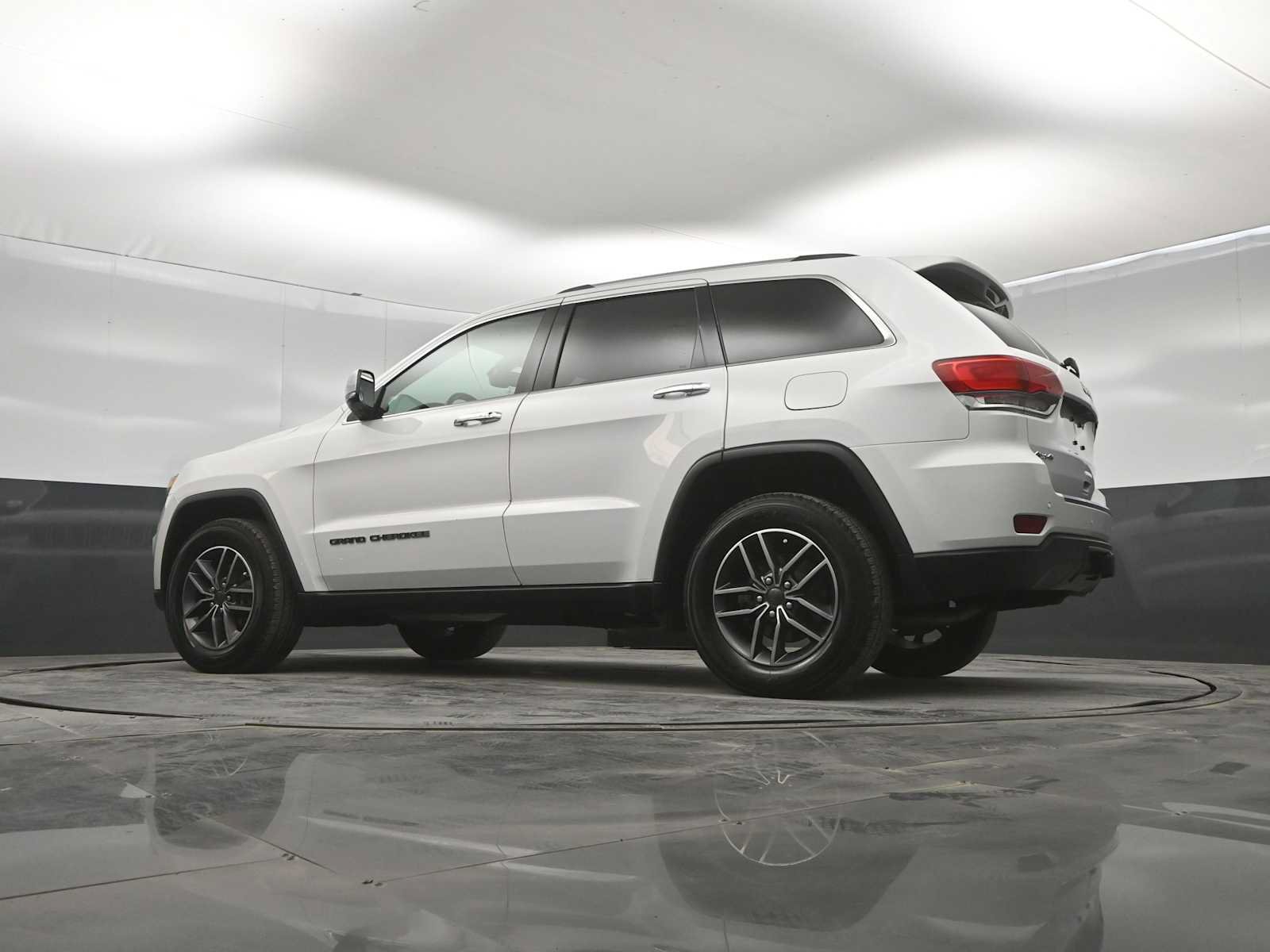 Used 2019 Jeep Grand Cherokee Limited w/ Trailer Tow Group IV AWD/4WD image 37