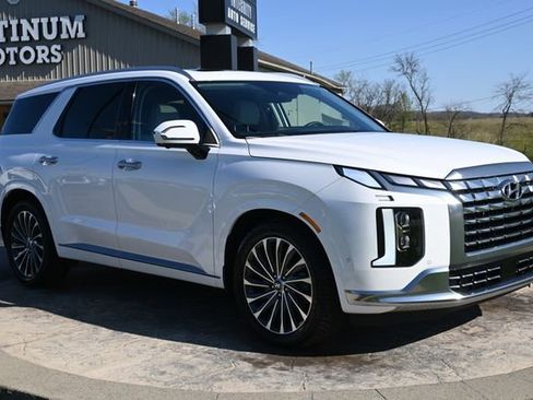 Used 2023 Hyundai Palisade Calligraphy w/ Winter Package AWD/4WD image 3