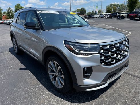 Used 2025 Ford Explorer Platinum w/ Ultimate Package AWD/4WD image 4