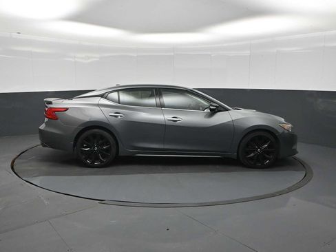 Used 2018 Nissan Maxima SR w/ Midnight Edition FWD image 9