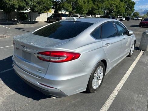 Used 2019 Ford Fusion SE FWD image 3