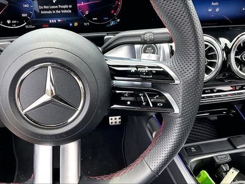 Used 2024 Mercedes-Benz GLB 250 image 11