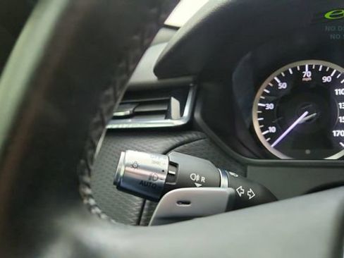 Used 2022 Land Rover Range Rover Velar S AWD/4WD image 45
