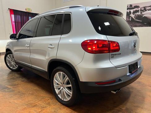 Used 2016 Volkswagen Tiguan SE FWD image 2