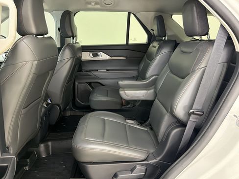 Certified 2025 Ford Explorer Active w/ Active Comfort Package AWD/4WD image 23