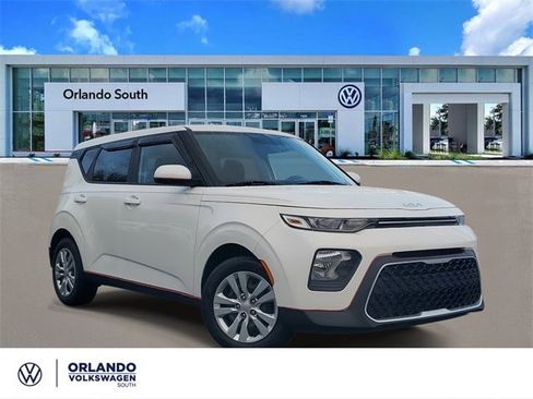 Used 2022 Kia Soul LX image 1