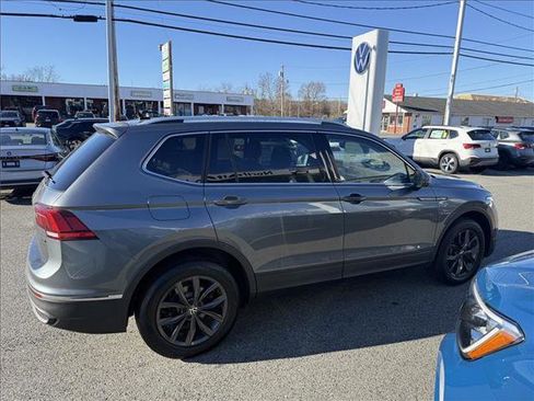 Used 2022 Volkswagen Tiguan SE w/ Panoramic Sunroof Package AWD/4WD image 6