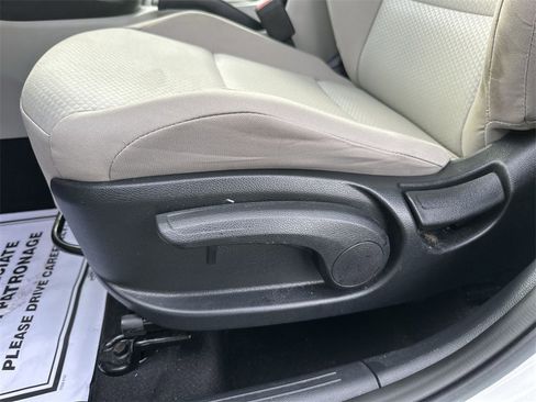 Used 2024 Kia Soul LX image 12