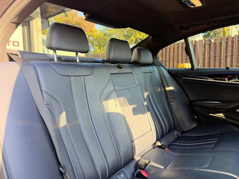 Used 2018 BMW M550i xDrive AWD/4WD image 29