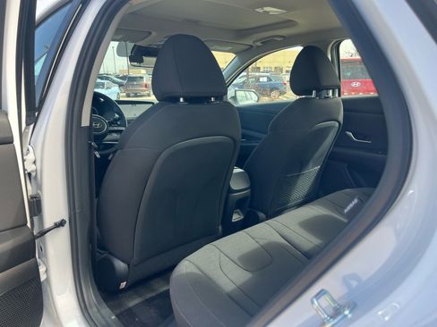 Certified 2025 Hyundai Elantra SEL image 16