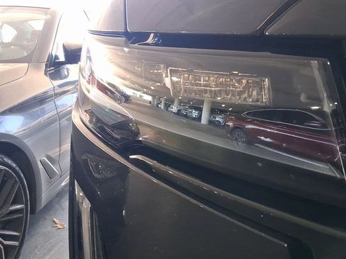 Used 2024 Cadillac Escalade Sport Platinum w/ LPO, ONYX Package image 10