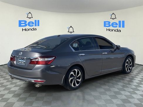 Certified 2017 Honda Accord EX-L image 4