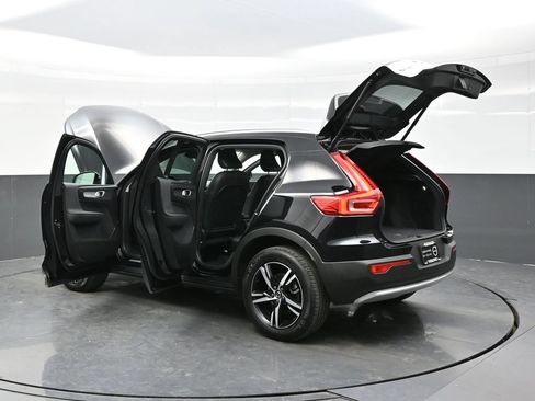 Used 2025 Volvo XC40 B5 Core AWD/4WD image 47