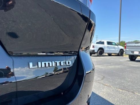 Used 2024 Jeep Grand Cherokee L Limited w/ Trailer Tow Package AWD/4WD image 10