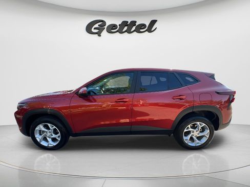 Used 2024 Chevrolet Trax LS w/ LS Convenience Package FWD image 8