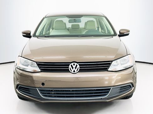 Used 2014 Volkswagen Jetta SE FWD image 2