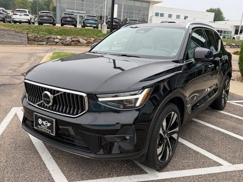 Used 2023 Volvo XC40 B5 Ultimate w/ Climate Package AWD/4WD image 8