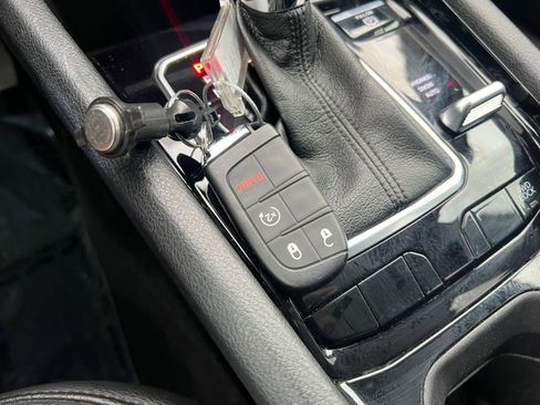 Used 2025 Jeep Compass Limited image 22