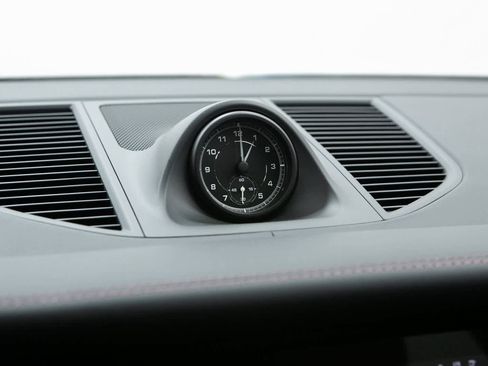 Certified 2025 Porsche Macan image 25