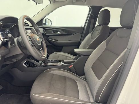 Used 2023 Chevrolet TrailBlazer LT FWD image 19