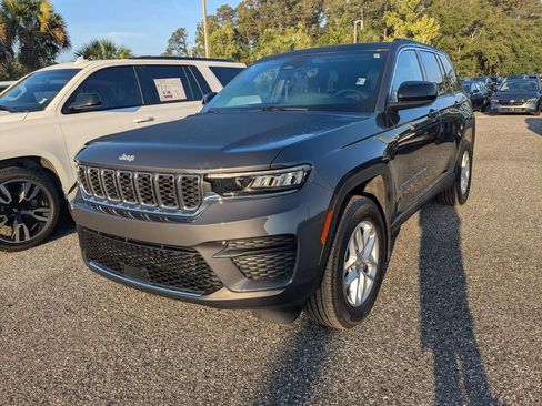Used 2025 Jeep Grand Cherokee Laredo X RWD image 3