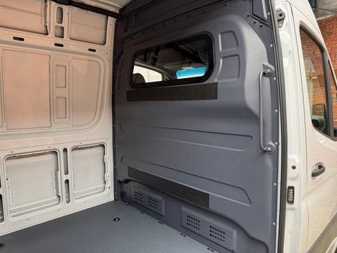 Used 2024 Mercedes-Benz Sprinter 2500 image 28