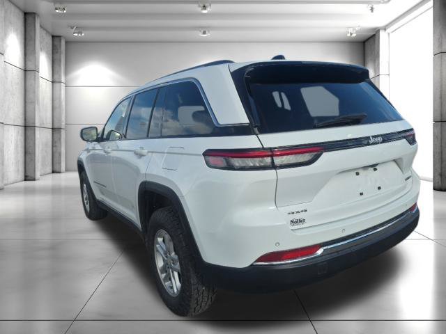 Used 2023 Jeep Grand Cherokee Laredo AWD/4WD image 8