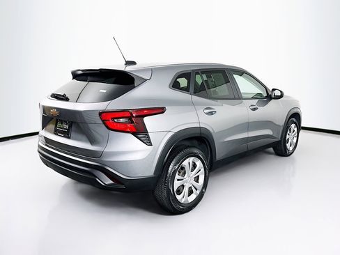 Used 2024 Chevrolet Trax LS w/ Driver Confidence Package image 9