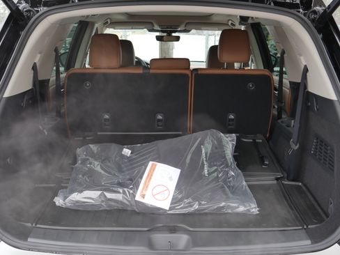 Certified 2025 Nissan Pathfinder Platinum w/ Cargo Package AWD/4WD image 26