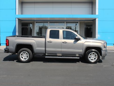 Used 2017 GMC Sierra 1500 SLE w/ SLE Value Package image 3