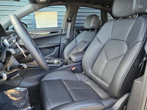 New 2026 Porsche Macan AWD/4WD image 6