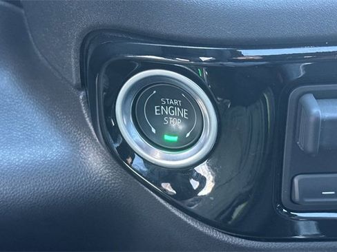 Used 2025 GMC Sierra 1500 SLT w/ SLT Convenience Package image 28