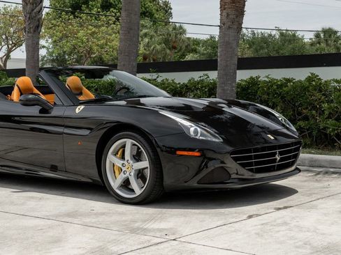 Used 2015 Ferrari California T RWD image 11