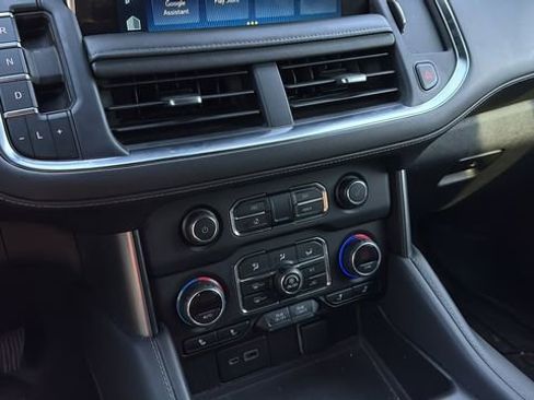 Used 2022 Chevrolet Tahoe Z71 w/ Luxury Package image 13