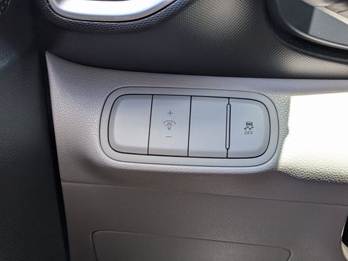 Used 2023 Hyundai Venue SEL FWD image 23